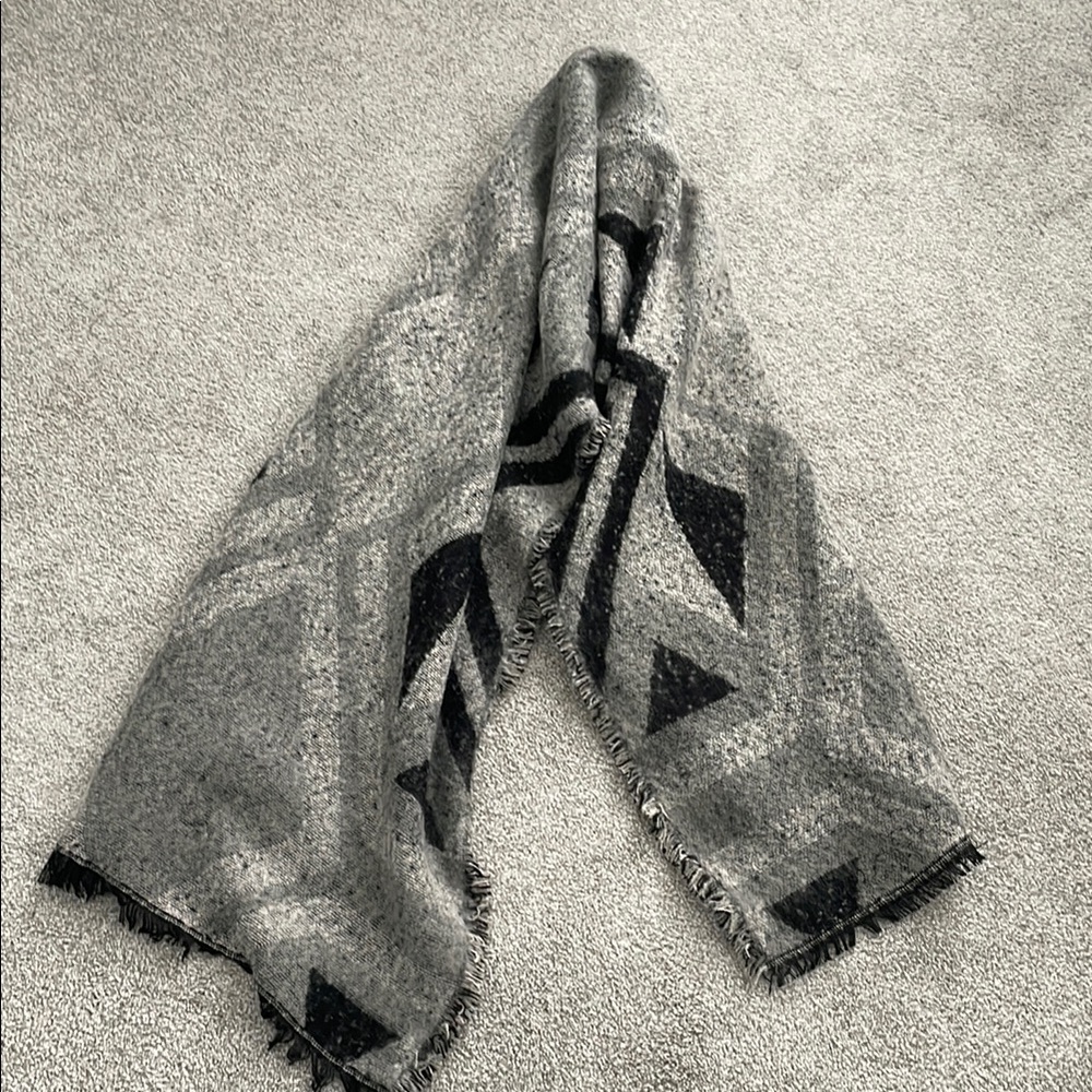 Gray and Black Geometric Patterned Scarf